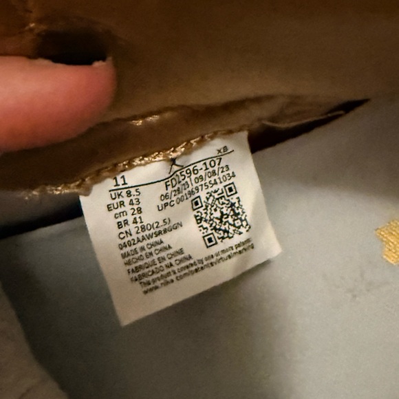 Nike Jordan Air 1 Retro Women's White and Metallic Gold High-Top Sneakers - Picture 4 of 5